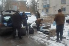 У Лисичанську окупанти встановили на вулиці крани з водою