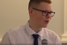 Лисичанським школярам довелося їхати закінчувати школу до Єлабуга