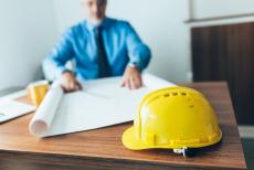 ЛОВА: Окупанти почали програму капремонтів у зруйнованих будинках з тилового міста