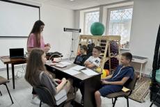 Дітей з Луганщини чекають у літніх таборах у Рівному та Києві: контакти