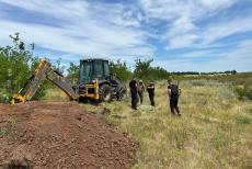 Луганські комунальники допомагають будувати фортифікації на Донеччині