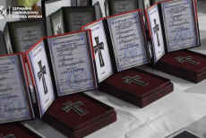 Родинами полеглих луганських прикордонників вручили нагороди