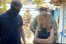 На окупованій Луганщині затримали жінку нібито за донати «Азову» та «Правому сектору»