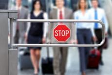 пасічник заборонив виїзд особам, які мають доступ до секретних відомостей