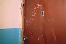 Лисичанськ в окупації: води немає у понад половини міста, для заміни батарей вскривають квартири