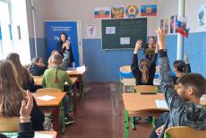 У Рубіжному окупанти вчать дітей “луганському характеру”