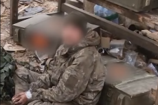 Луганські прикордонники взяли у полон росіянина, який намагався сховатися від свого командування (ВІДЕО)