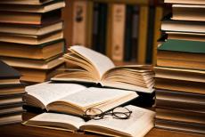 «У загальному доступі вже немає»: окупанти розповіли, що роблять з українськими книгами на Луганщині