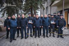 До новорічних свят відзначили луганських рятувальників