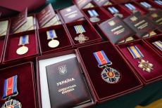 Трьох луганських прикордонників відзначили на державному рівні за особисту мужність та героїзм