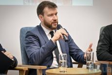 У Мінсоцполітики закликали громади допомогти ВПО з кредитами, щоб залучити спеціалістів