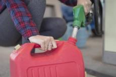 «Знову підняття цін? Запасатися треба?» Окупанти визнали влучання по нафтобазах на Луганщині