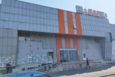 “Буде, як з “Манго”?: Окупанти хочуть “здати в оренду” розбиту 10 років тому будівлю супермаркету “Лелека”