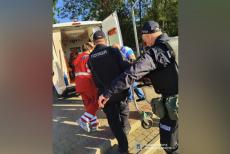 Під час патрулювання у Дніпрі луганські поліцейські допомогли чоловіку з інсультом