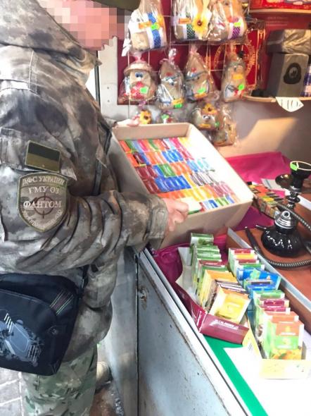 В Северодонецке продавали сомнительный табак для кальяна
