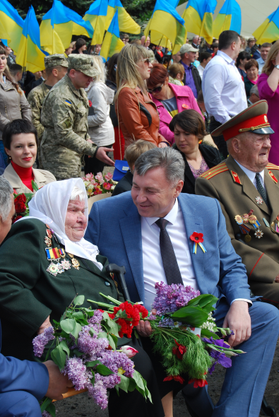 Луганський театр взяв участь у заходах до Дня пам’яті та примирення та Дня Перемоги над нацизмом у Другій світовій війні.