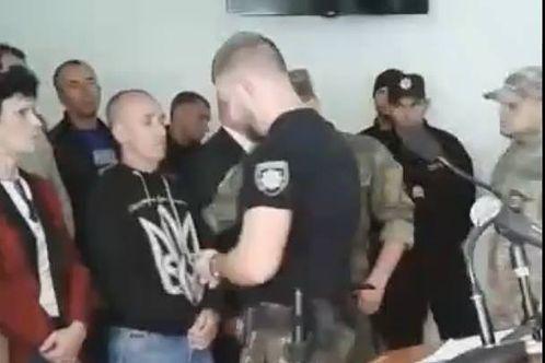 В Рубежном после оглашения приговора подсудимый пытался "подорвать" присутствующих