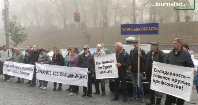 Работники северодонецкого «Азота» пикетировали Кабмин в Киеве
