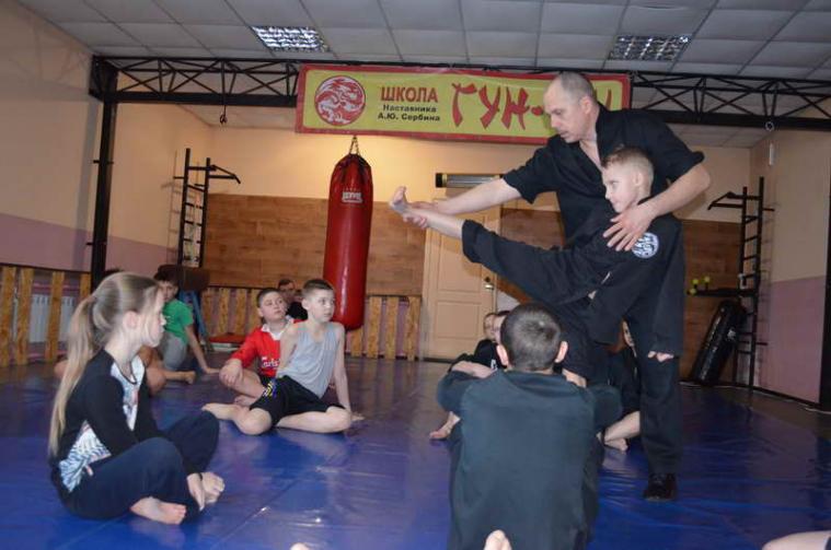 Кикбоксинг: мастер-класс северодонецких чемпионов в Лисичанске