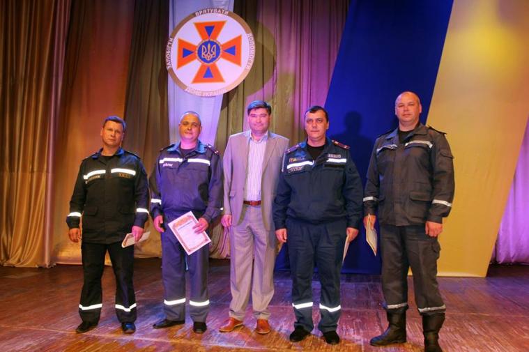 Рятівники Луганщини отримали привітання з професійним святом