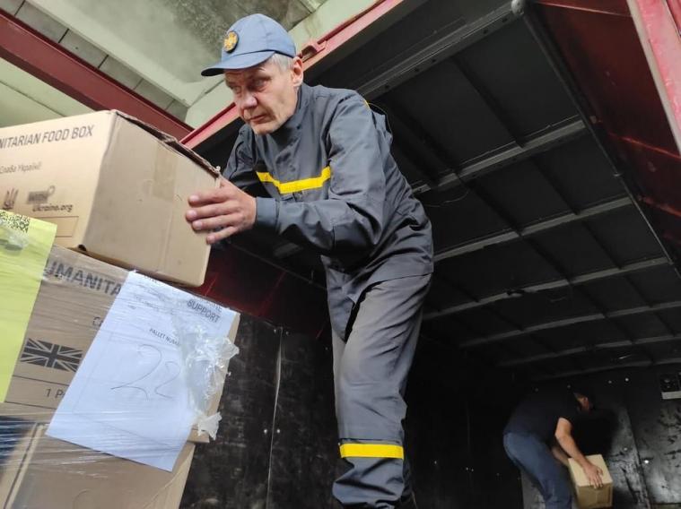 Рятувальники Луганщини продовжують допомагати переселенцям