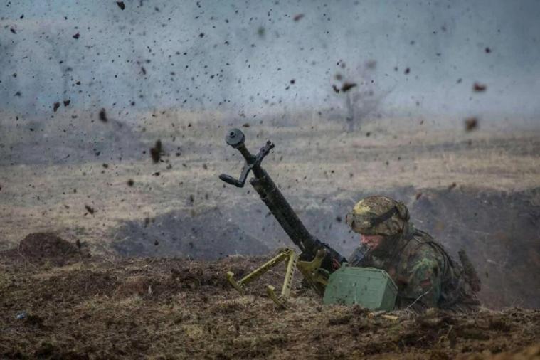 На Луганщині тривають потужні бої на двох напрямках. Військові адміністрації готуються працювати на місцях