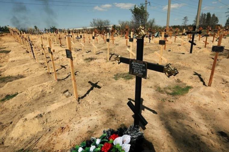 У Сєвєродонецьку окупанти вилучили майже 400 тіл зі стихійних поховань