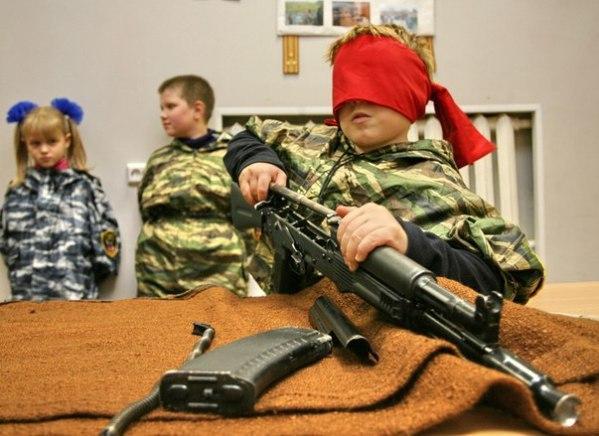 Окупанти замість канікул запровадять дітям  військову підготовку
