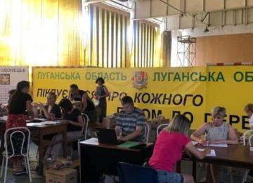 Для переселенців з Луганщини в Україні створили 11 гуманітарних хабів