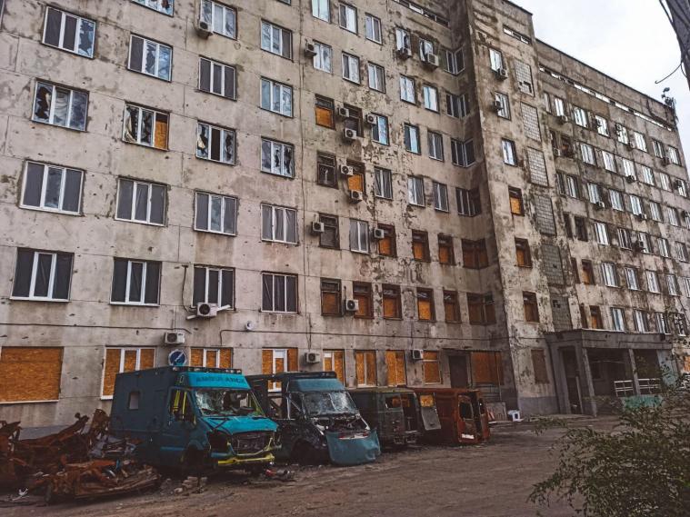 “На Луганщині люди замерзають в домівках без вікон та дахів”, - Гайдай