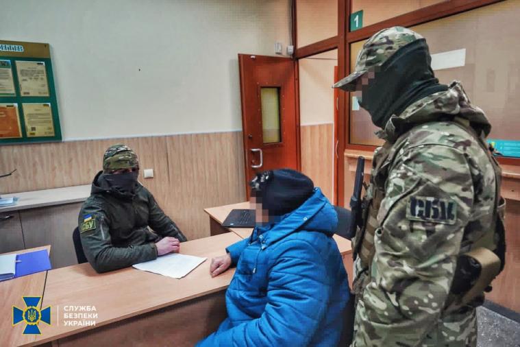 Затримали колаборантку, яка пропонували зрадити Україну за "сухпайки"