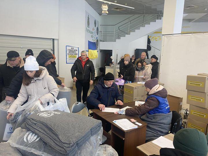 У Вінниці переселенці з Луганщини отримали матраци та ковдри. Відкрили запис на наступний раз