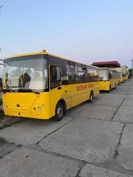 Бійцям Територіальної оборони Луганської області передали 10 автобусів