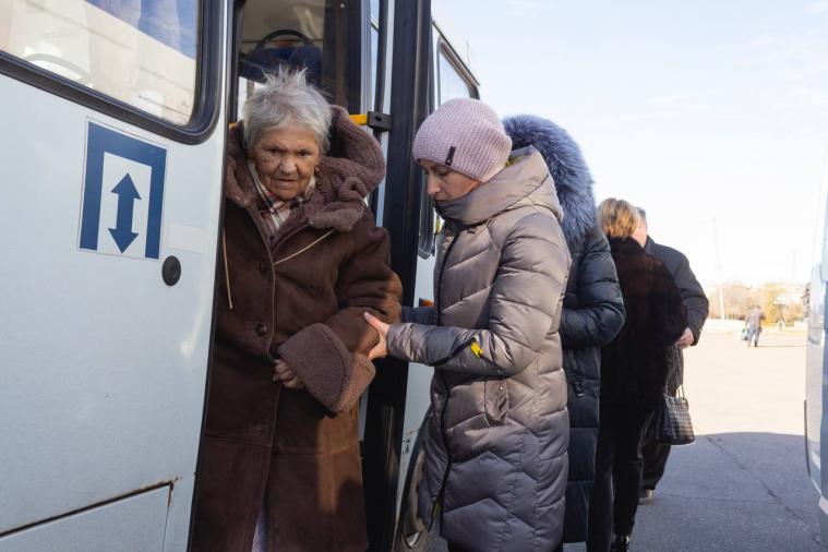 Ще 30 сімей окупанти вивезли з Сєвєродонецька