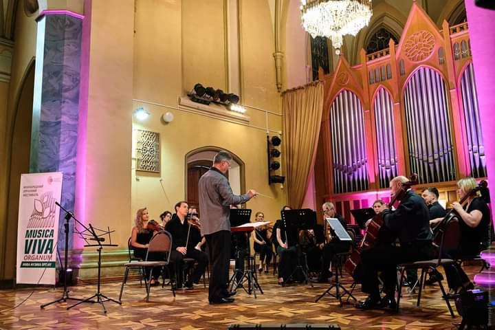  Сєвєродонецьке подружжя музикантів розпочинає роботу з Рівненською філармонією