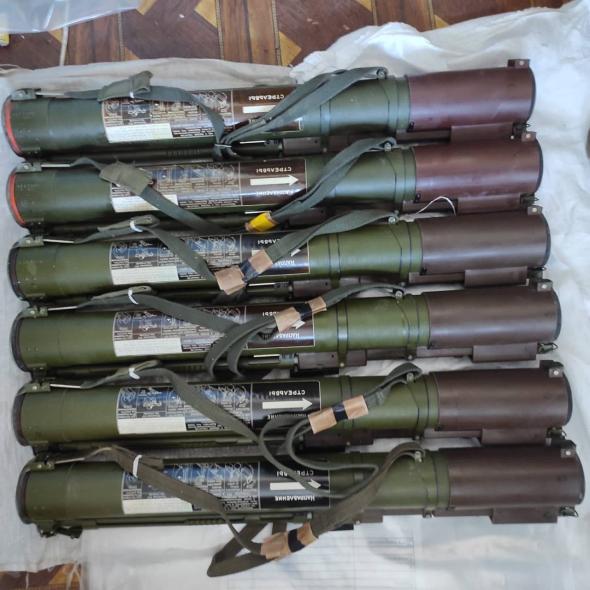 Луганські поліцейські виявили склад зброї на Харківщині