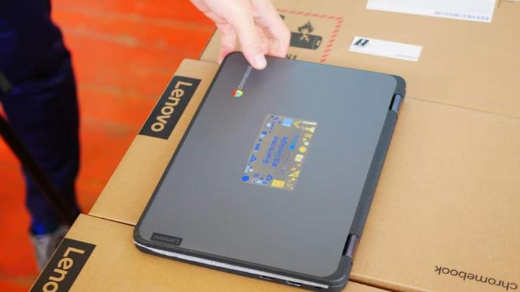 Вчителям з Луганщини передали ноутбуки від Google