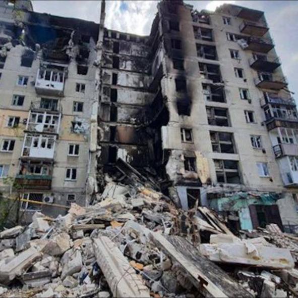 Окупанти в Сєвєродонецьку заселились до квартири та вкрали з сейфу зброю