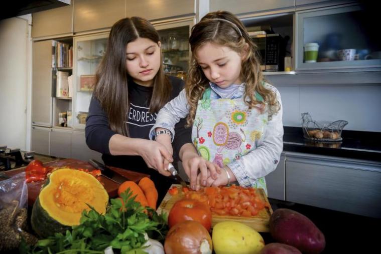 Дітей переселенців навчатиме готувати шеф-кухар Євген Клопотенко