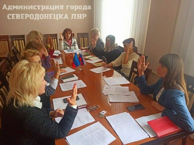 Рада жінок Сєвєродонецька при окупантах  на першому засіданні обрала свій керівний склад.