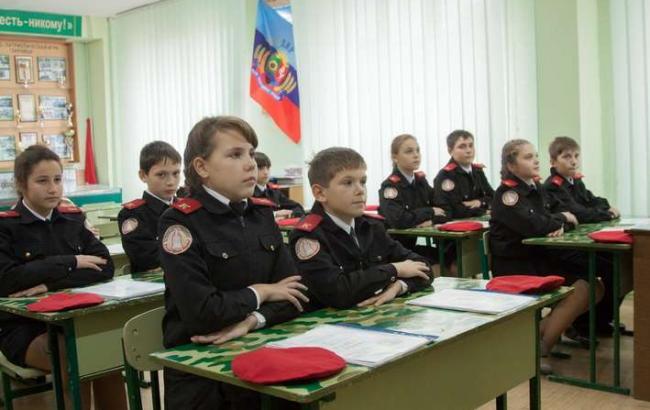 Окупанти на Луганщині готуються до навчального року, залучаючи пропаганду та доводячи методички вчителям, – Власенко