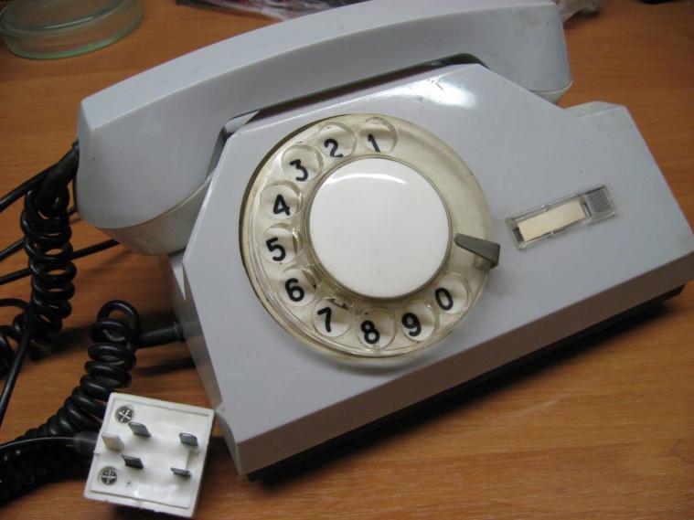 У Сєвєродонецьку встановлюють стаціонарні телефони, щоб можна було викликати “швидку”, – соцмережі