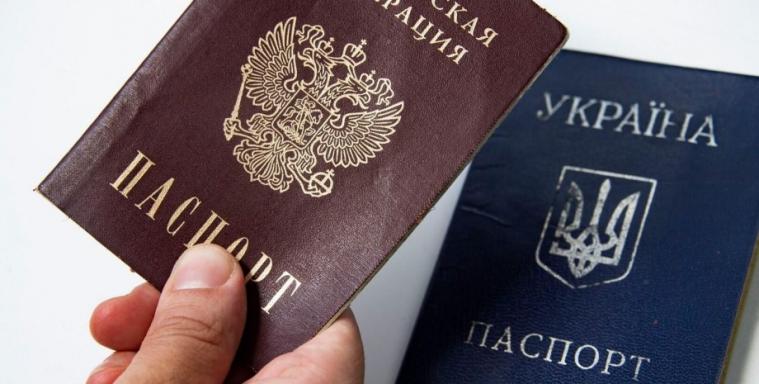 Лікарів у "лнр" змушують отримати паспорти рф до кінця червня