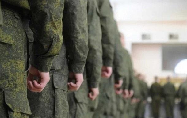Окупанти на псевдовиборах ставлять на військовий облік на Луганщині