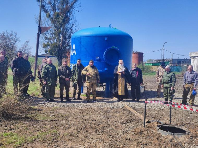 У Лисичанську окупанти “урочисто” відкрили бак з водою (Фото)