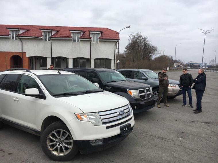 Екоінспекція передасть 3 позашляховики луганським захисникам