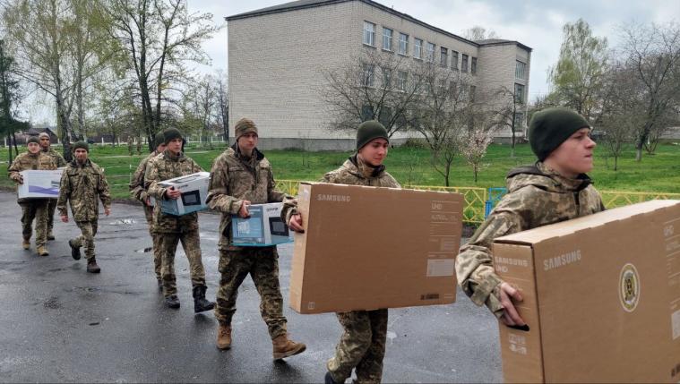 Луганський військовий ліцей отримав техніку від литовців 