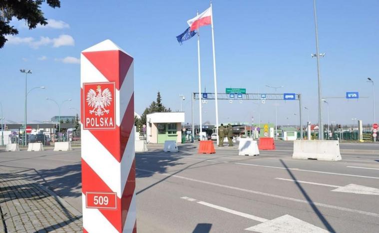 Українці у Польщі можуть отримати консультації на "гарячій лінії" МОМ