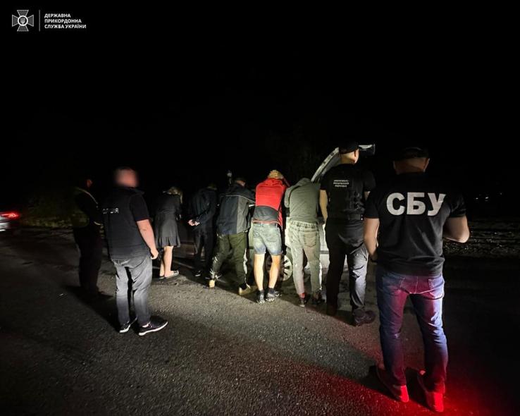 На кордоні України затримати таку кількість чоловіків, яка еквівалентна п'яти бригадам ЗСУ, — FT