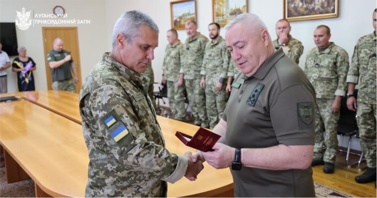 Луганських прикордонників нагородили орденами та медалями